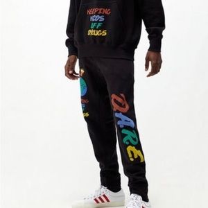 D.A.R.E sweatpants ✨